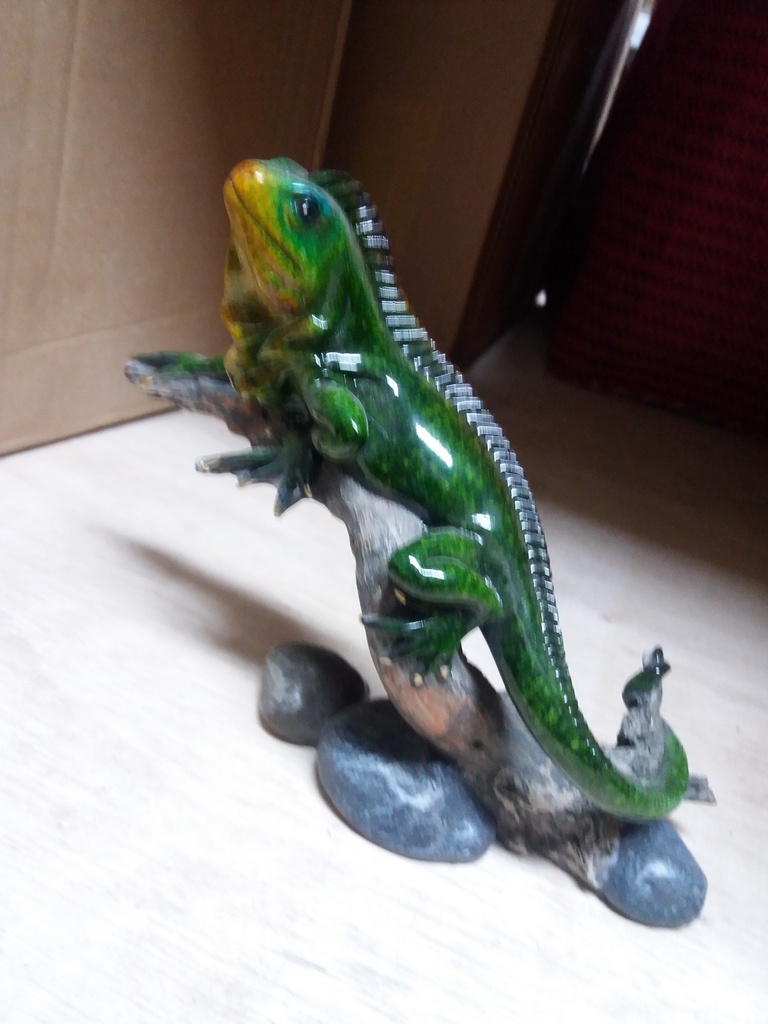 Figurine Lezard Sur Bois